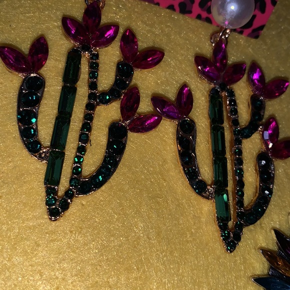 NWT Choice Glitz Earrings Betsy Johnson cactus - Picture 4 of 4